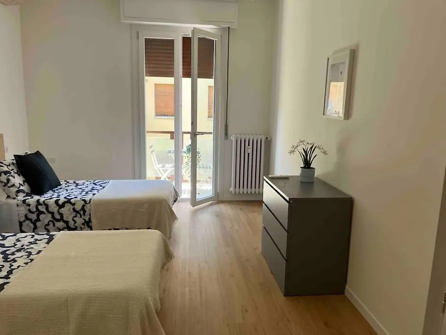 Pelusia Apartment モデナ 0*,